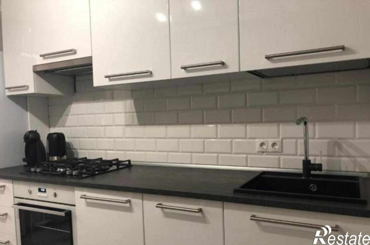 2-комн квартира Кировский проспект, 75
