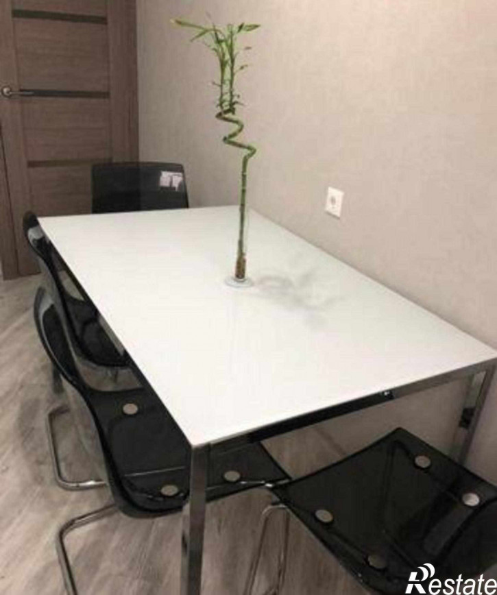 2-комн квартира Кировский проспект, 75