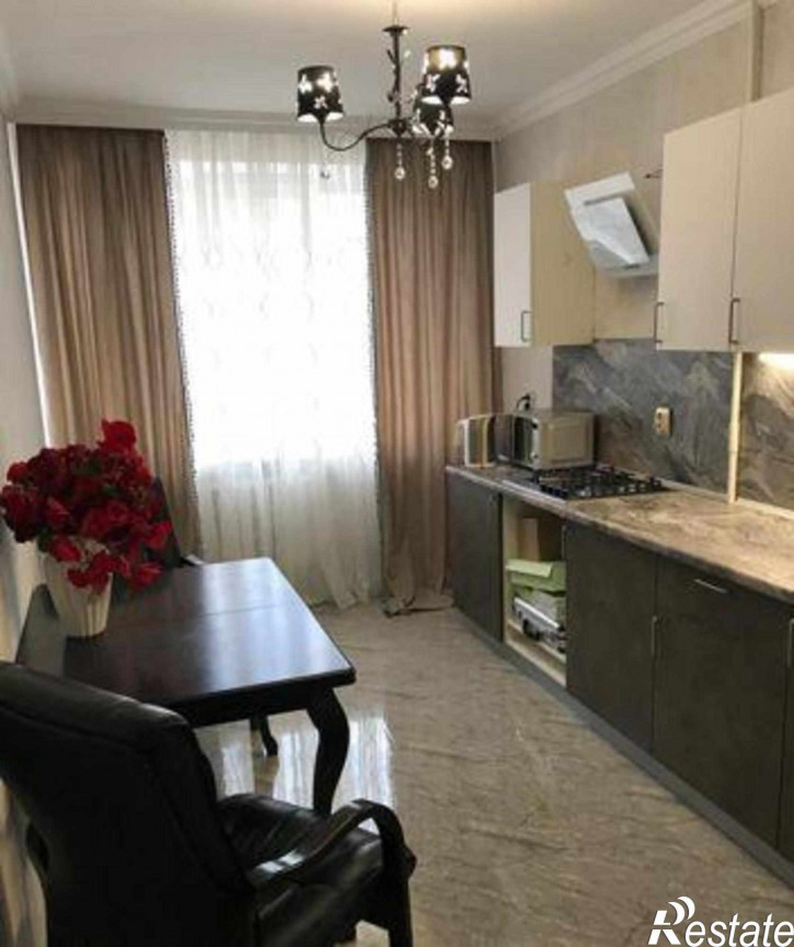 3-комн квартира улица Серафимовича, 74