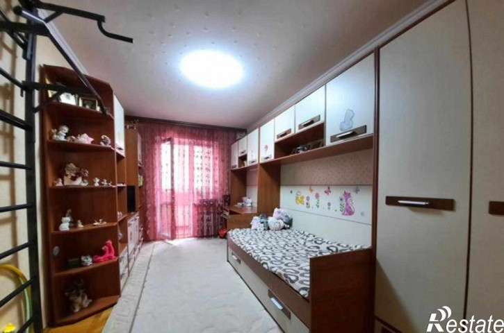 4-комн квартира улица 2-й Пятилетки, 8