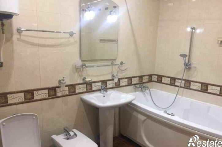 2-комн квартира улица Жмайлова, 27