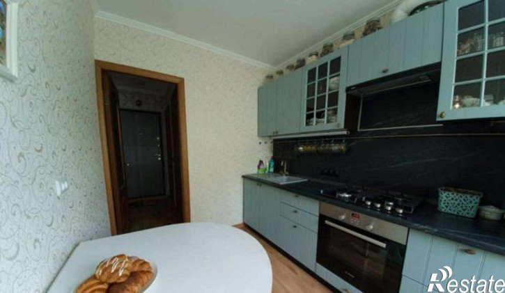 3-комн квартира проспект Королёва, 1