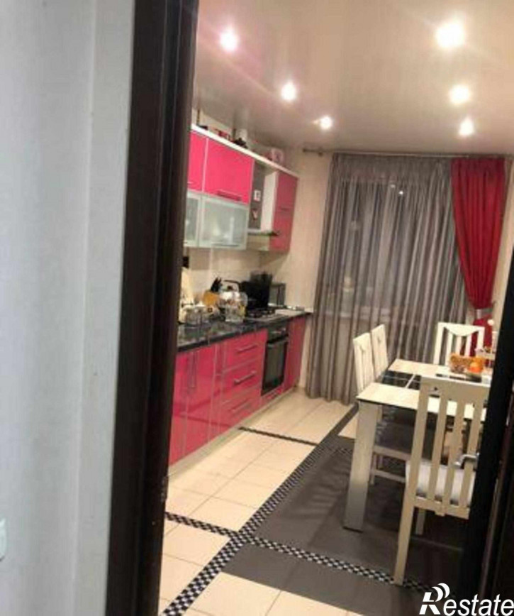 3-комн квартира улица Добровольского, 16