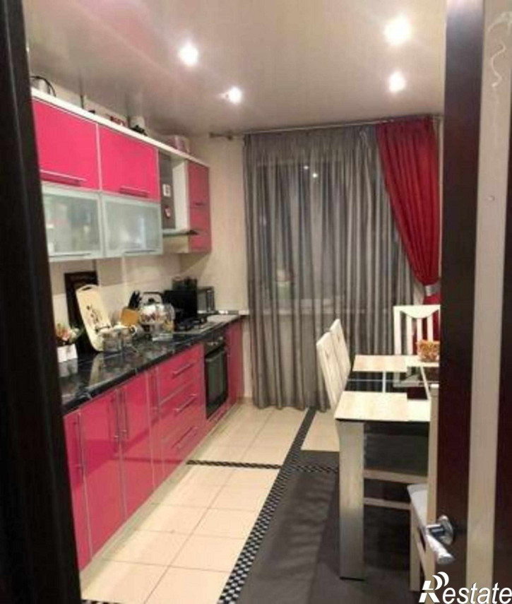 3-комн квартира улица Добровольского, 16