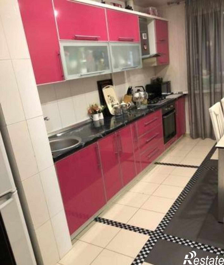 3-комн квартира улица Добровольского, 16