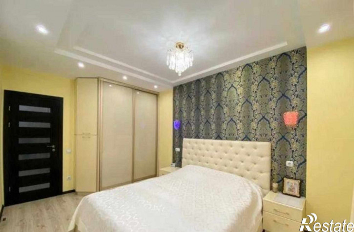 3-комн квартира в новом доме улица Жданова, 11