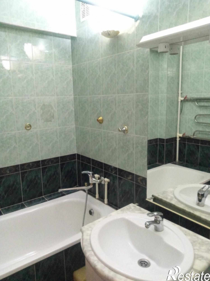 3-комн квартира Комарова ул, 132
