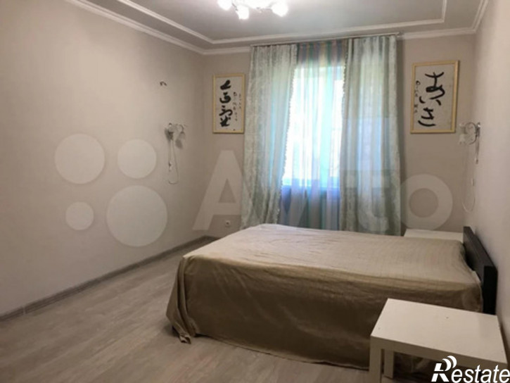 3-комн квартира Буковая,30/1