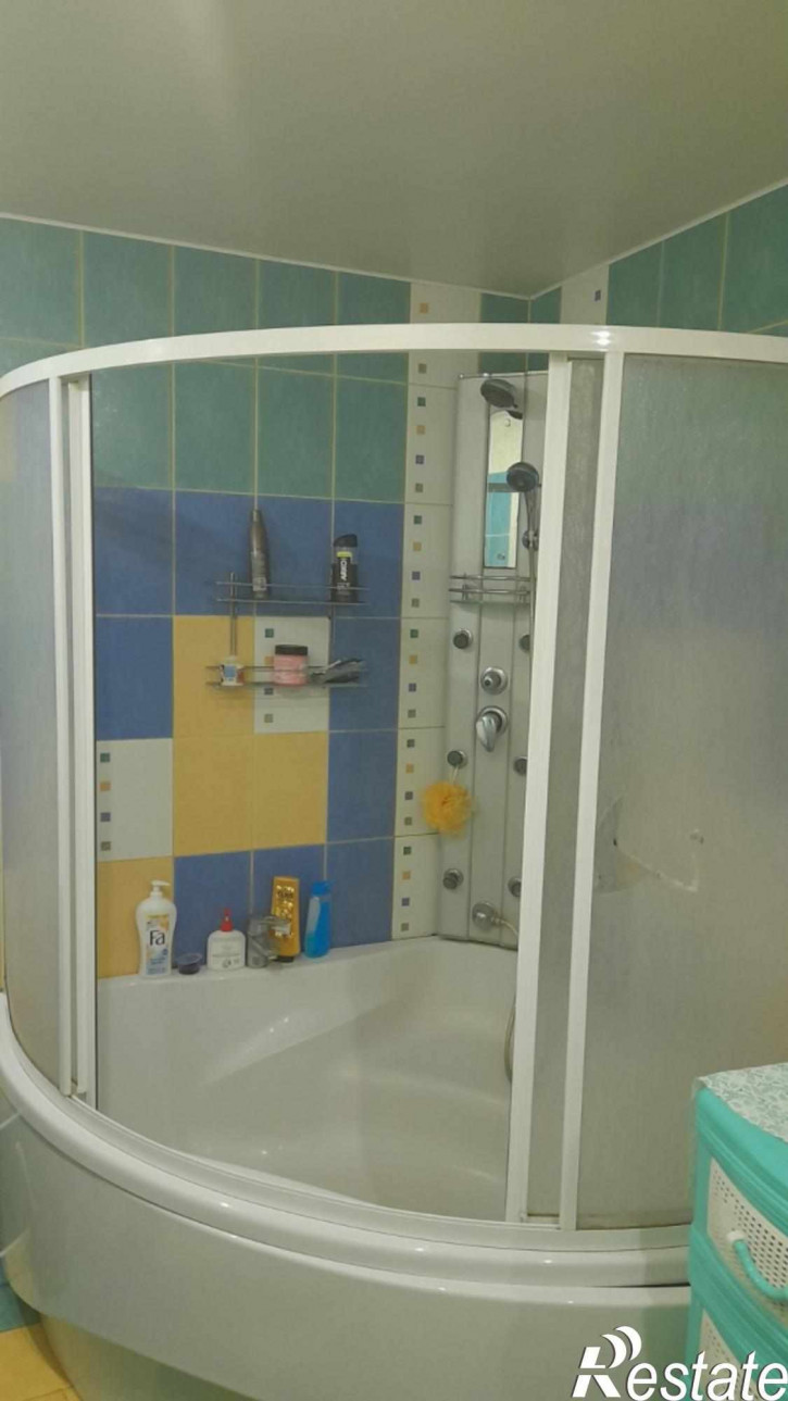 3-комн квартира Калинина ул, 24