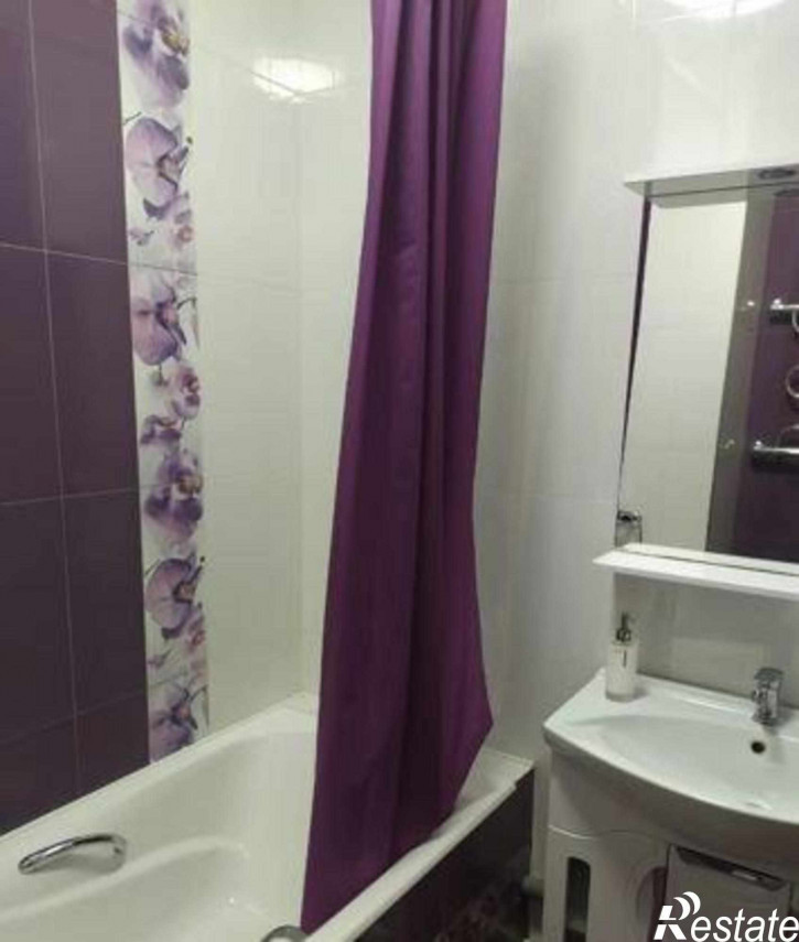 3-комн квартира улица Жданова, 11