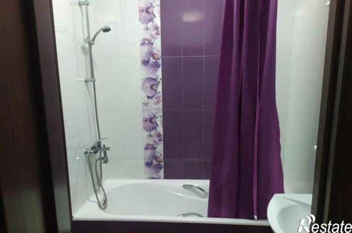 3-комн квартира улица Жданова, 11