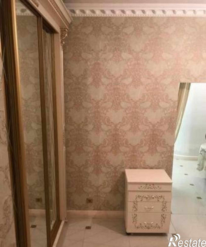 3-комн квартира улица Жмайлова, 27
