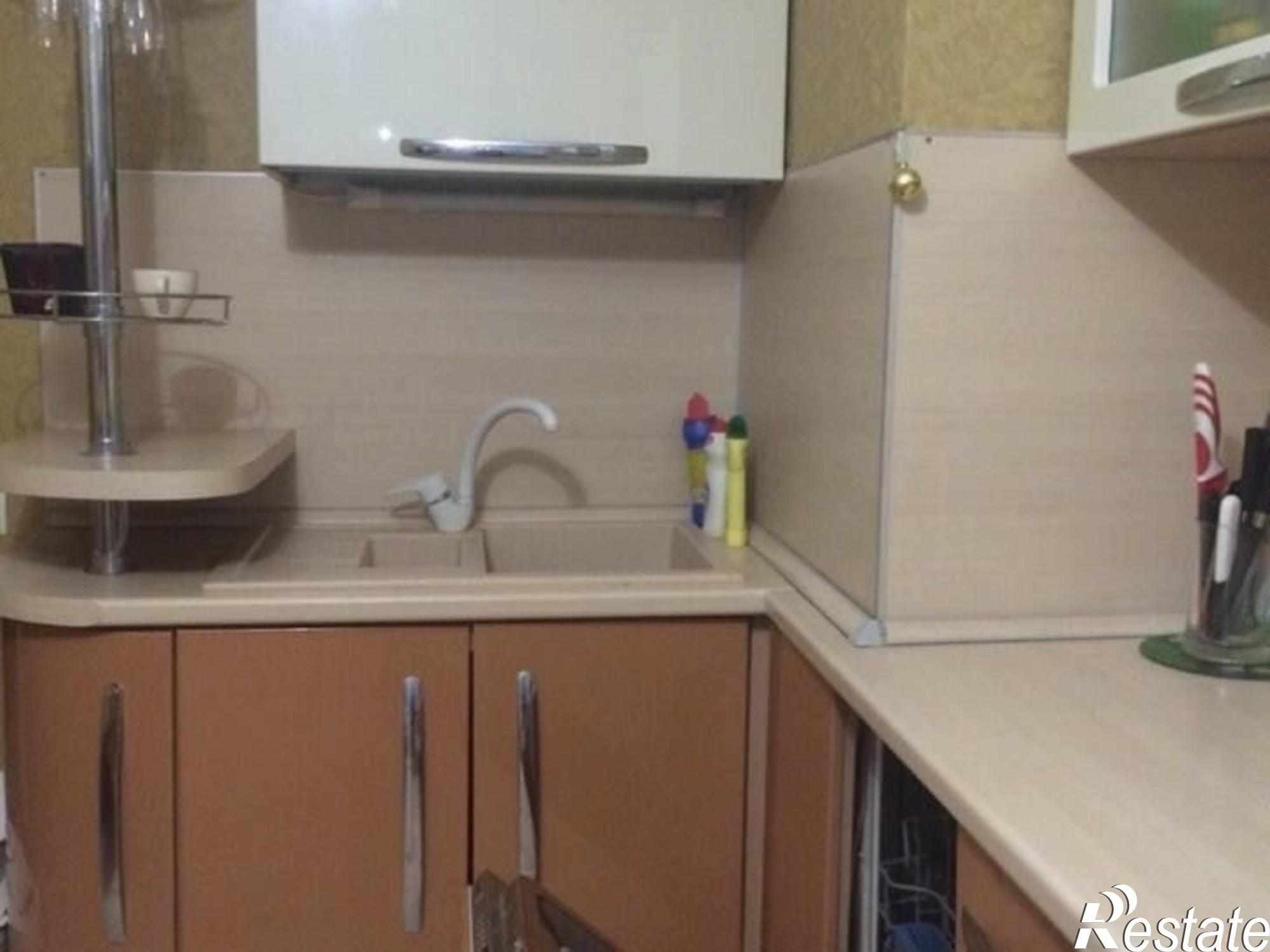 Сдать квартиру за 10 000 рублей на Николаевский проспект, 39