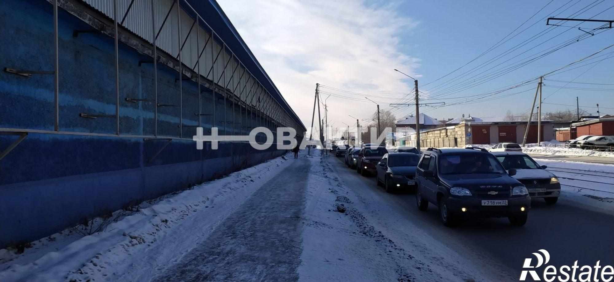 Сдать торговое помещение за 716 000 рублей на улица Максима и Николая Казанцевых, 157