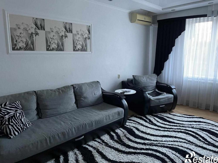3-комн квартира Бутырина ул, 3