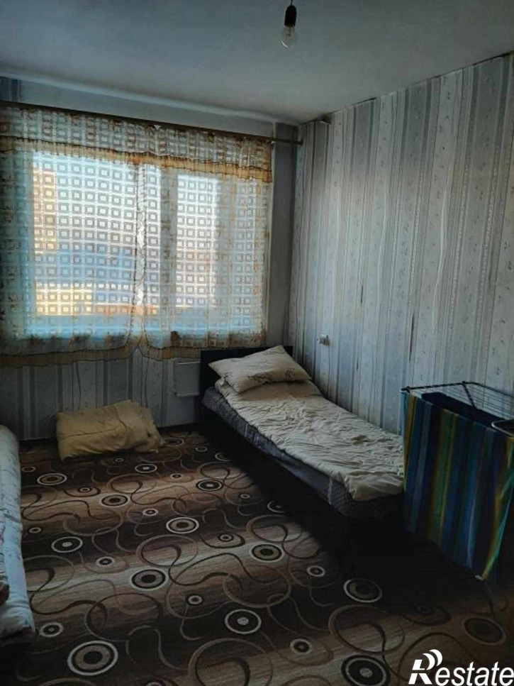 Комната Петухова, 12