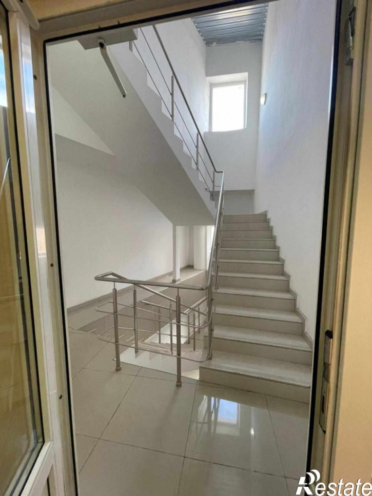 8-комн квартира Калинина пр-кт, 5а