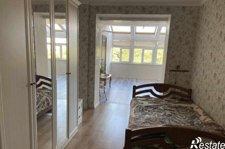 3-комн квартира улица 13-я Линия, 8