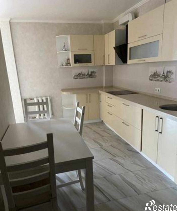 3-комн квартира улица 13-я Линия, 8