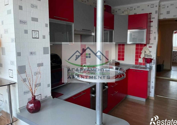 3-комн квартира Бутырина ул, 3