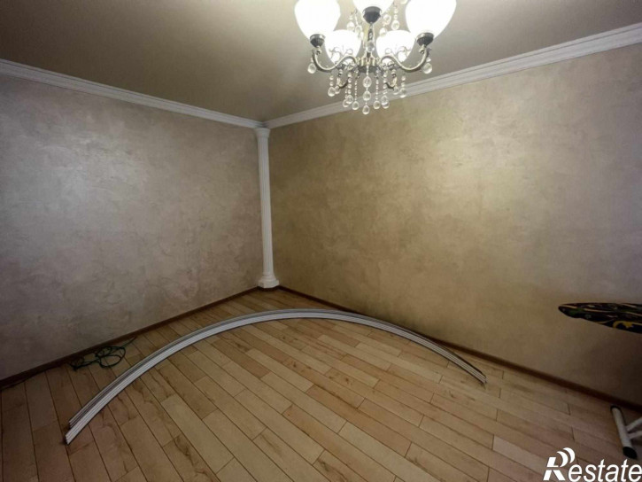 3-комн квартира Крайнего ул, 4