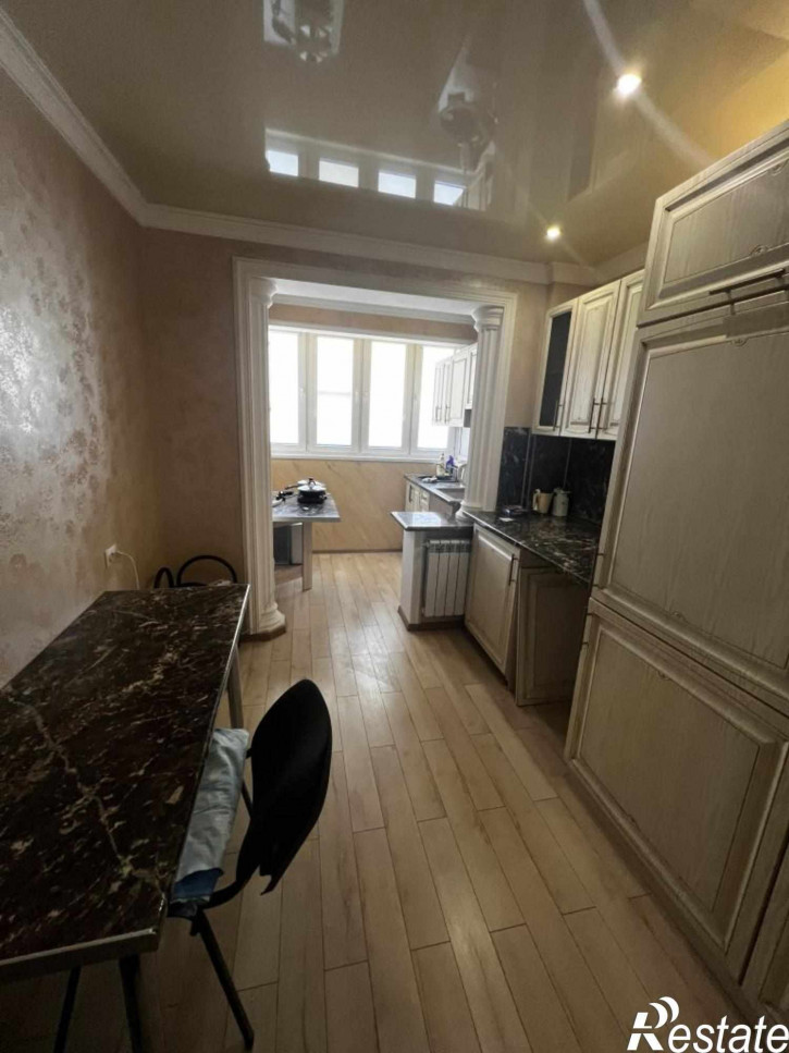 3-комн квартира Крайнего ул, 4