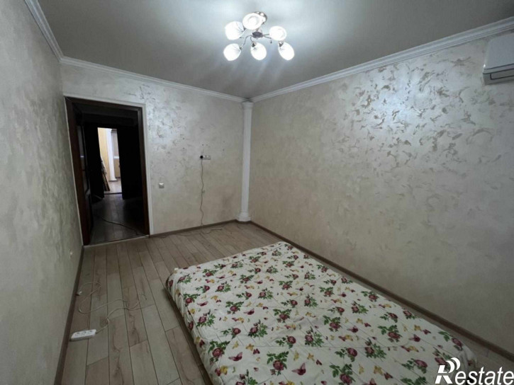 3-комн квартира Крайнего ул, 4