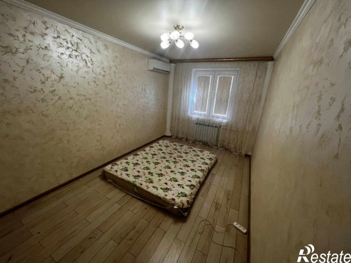 3-комн квартира Крайнего ул, 4