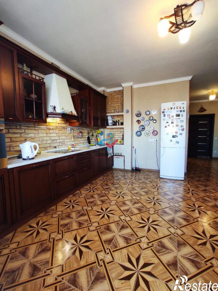 3-комн квартира проспект Строителей, 74А