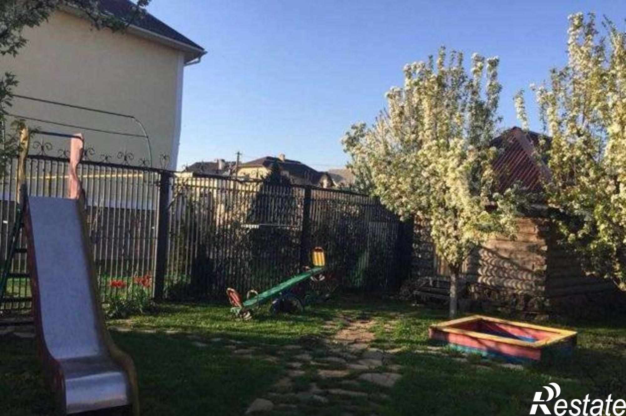 Купить дачу, дом, коттедж за 25 650 000 рублей на Осевая улица, 24