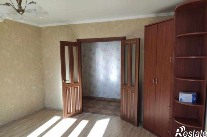 2-комн квартира улица Думенко, 3/3