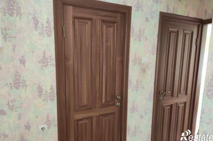 2-комн квартира улица Думенко, 3/3