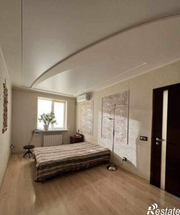 3-комн квартира улица 35-я Линия, 1