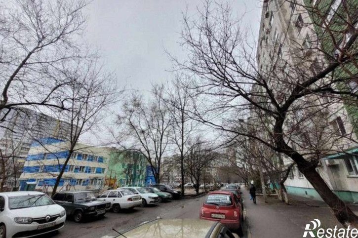 2-комн квартира улица Жмайлова, 13
