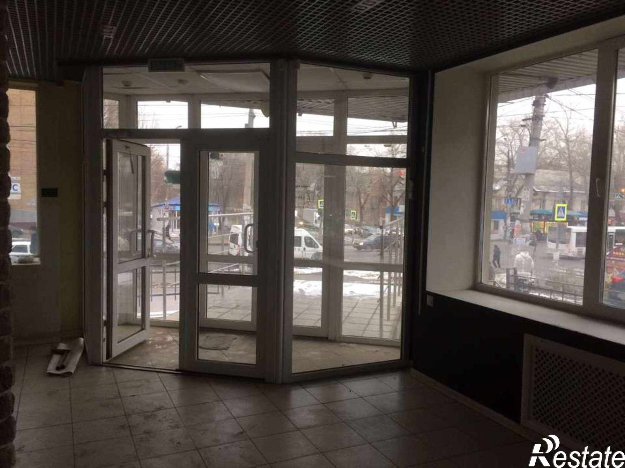 Купить торговое помещение за 56 000 000 рублей на Кирова проспект, 104