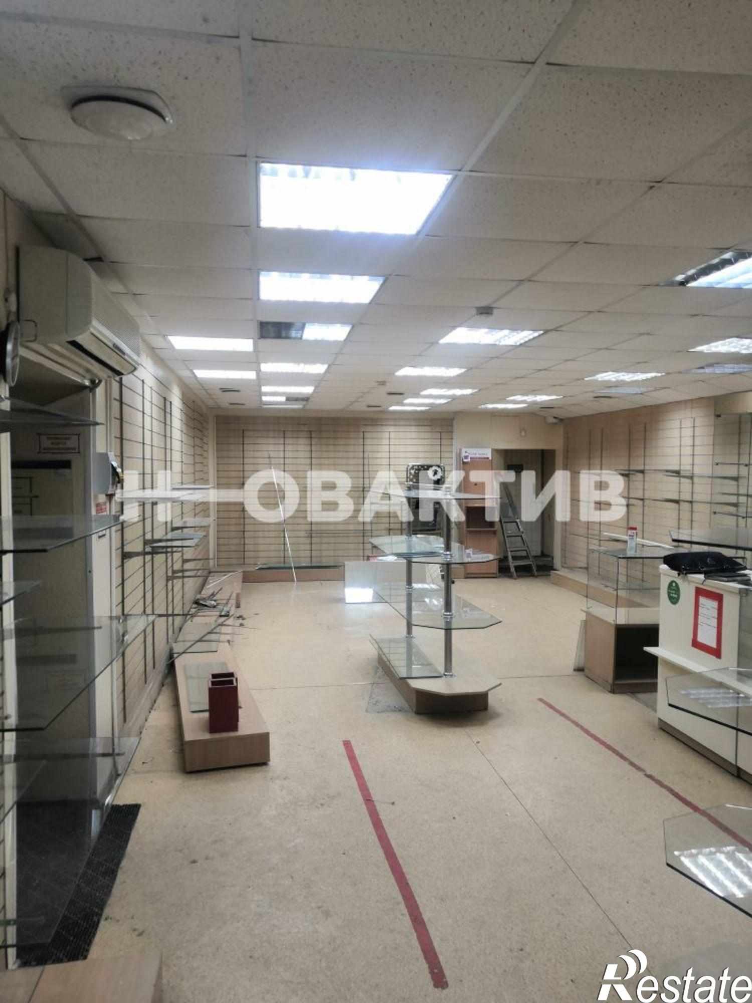 Сдать торговое помещение за 125 000 рублей на улица Ленина, 28