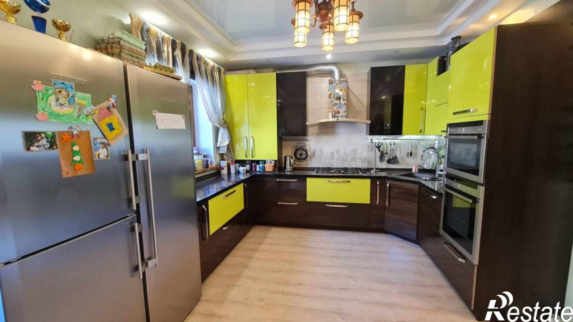 Купить дачу, дом, коттедж за 16 400 000 рублей на Нижняя Дебря ул, 63Б