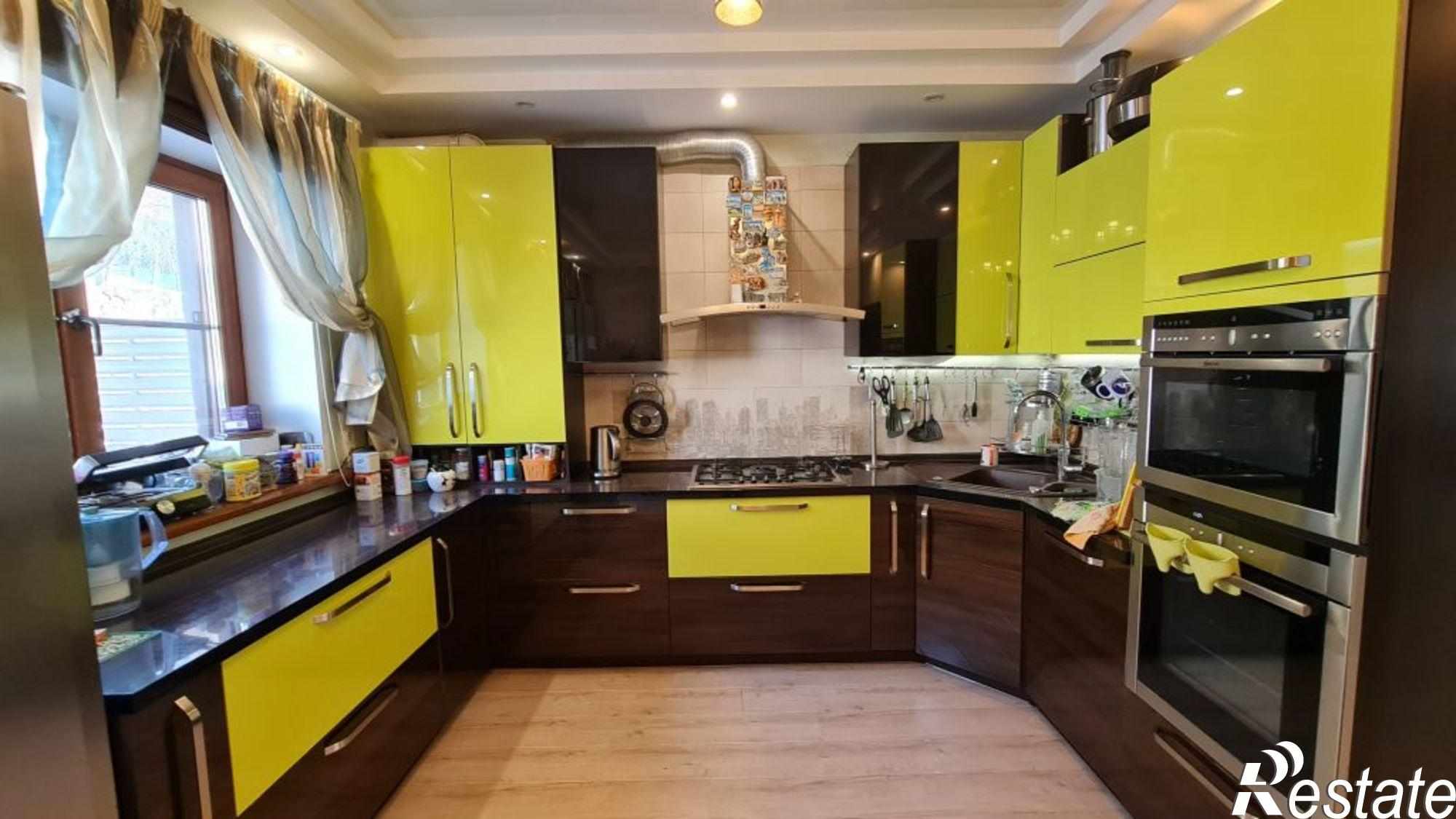 Купить дачу, дом, коттедж за 16 400 000 рублей на Нижняя Дебря ул, 63Б