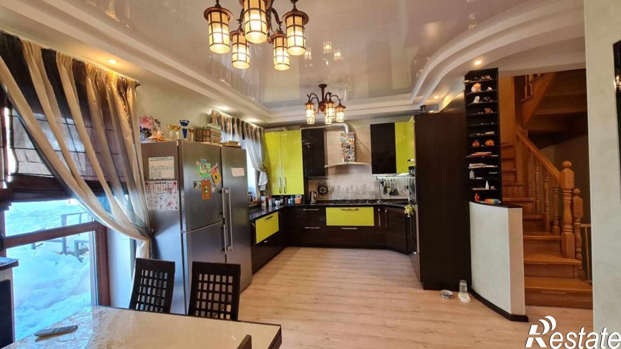 Купить дачу, дом, коттедж за 16 400 000 рублей на Нижняя Дебря ул, 63Б