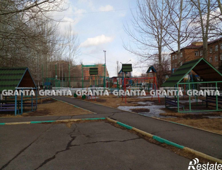 4-комн квартира пр-кт им газеты Красноярский Рабочий, 182