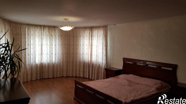 4-комн квартира Российская ул, 94/3