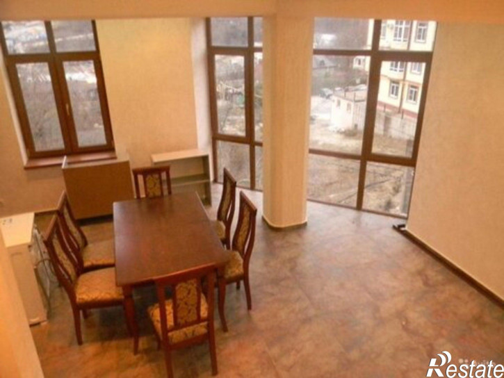4-комн квартира улица Следопытов,9А