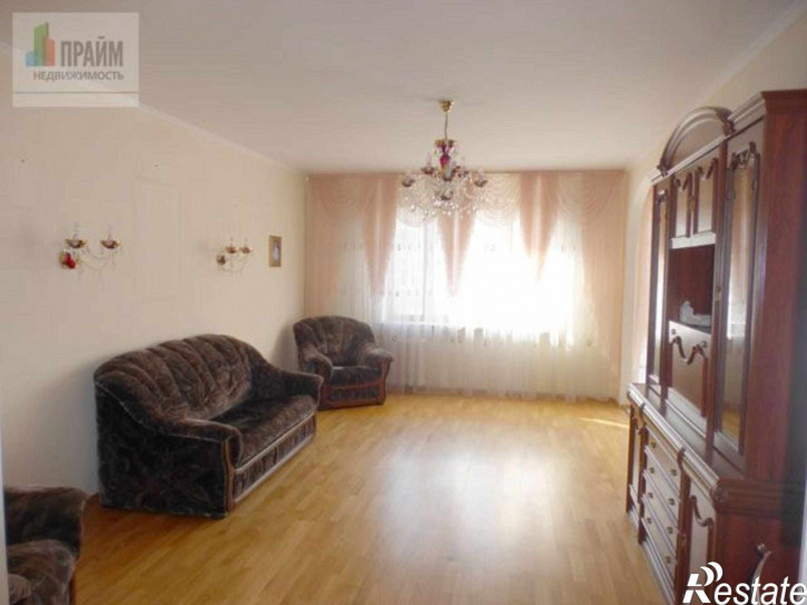 4-комн квартира б-р Строителей,28/1