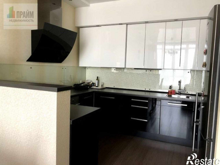 4-комн квартира б-р Строителей,53