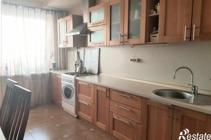 3-комн квартира улица Думенко, 13Д