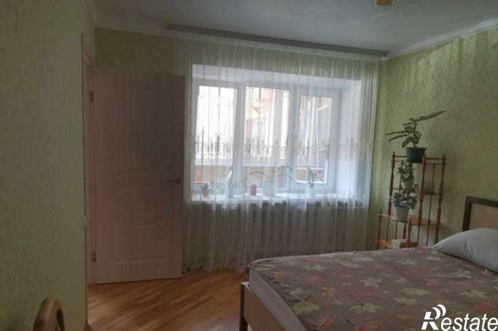 3-комн квартира улица Шеболдаева, 4/4