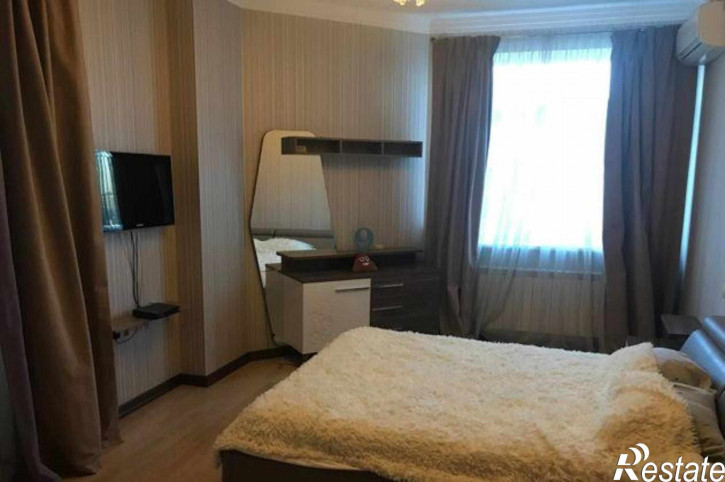 4-комн квартира улица Малюгиной, 232