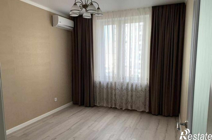 3-комн квартира улица Жданова, 1/5