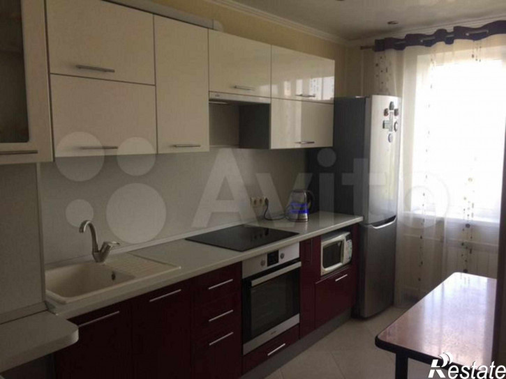 3-комн квартира Космонавтов ул, 4 в
