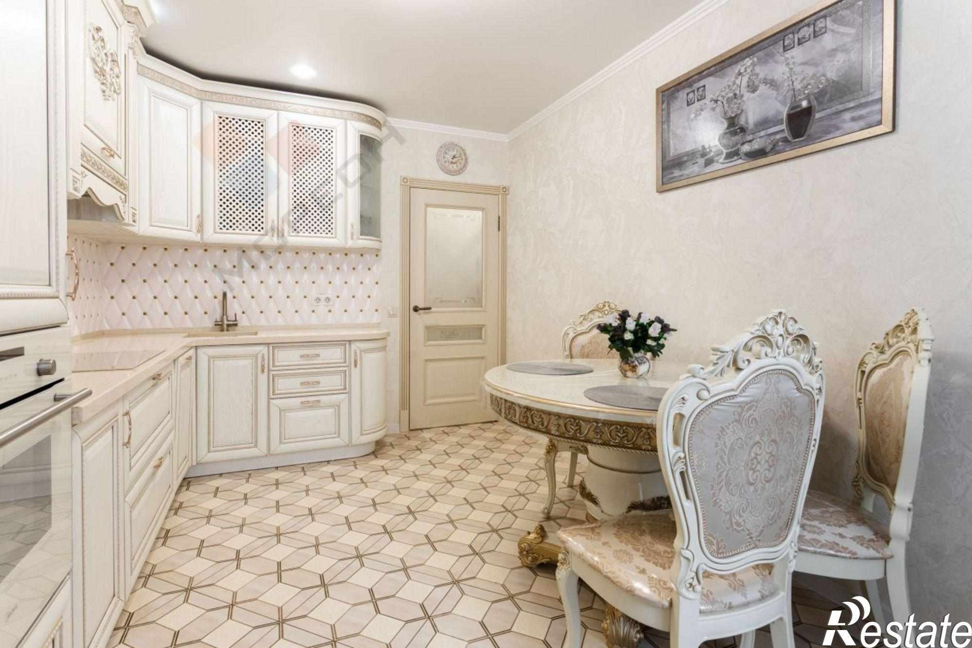 Купить квартиру за 9 900 000 рублей на Селезнёва ул, 4/13к2